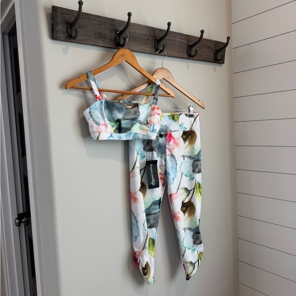 SUP Paddle-boarding floral workout set with capris with strappy bra - size M